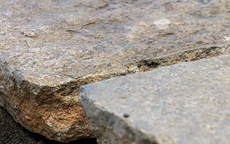 Antique-Granite-Bush-Hammered-Surface-closeup-800x500