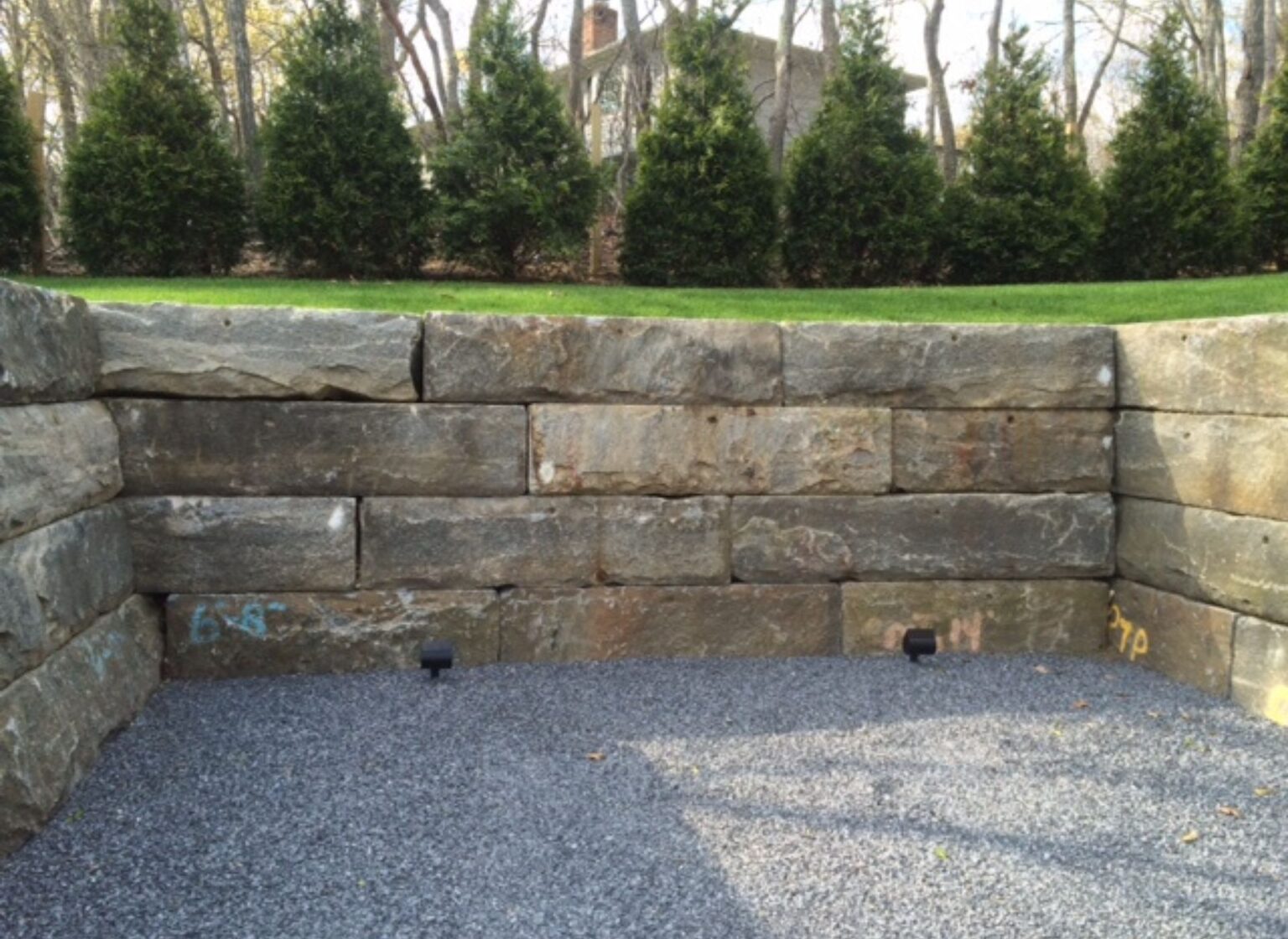 stone-block-retaining-walls-driveway-yard-border