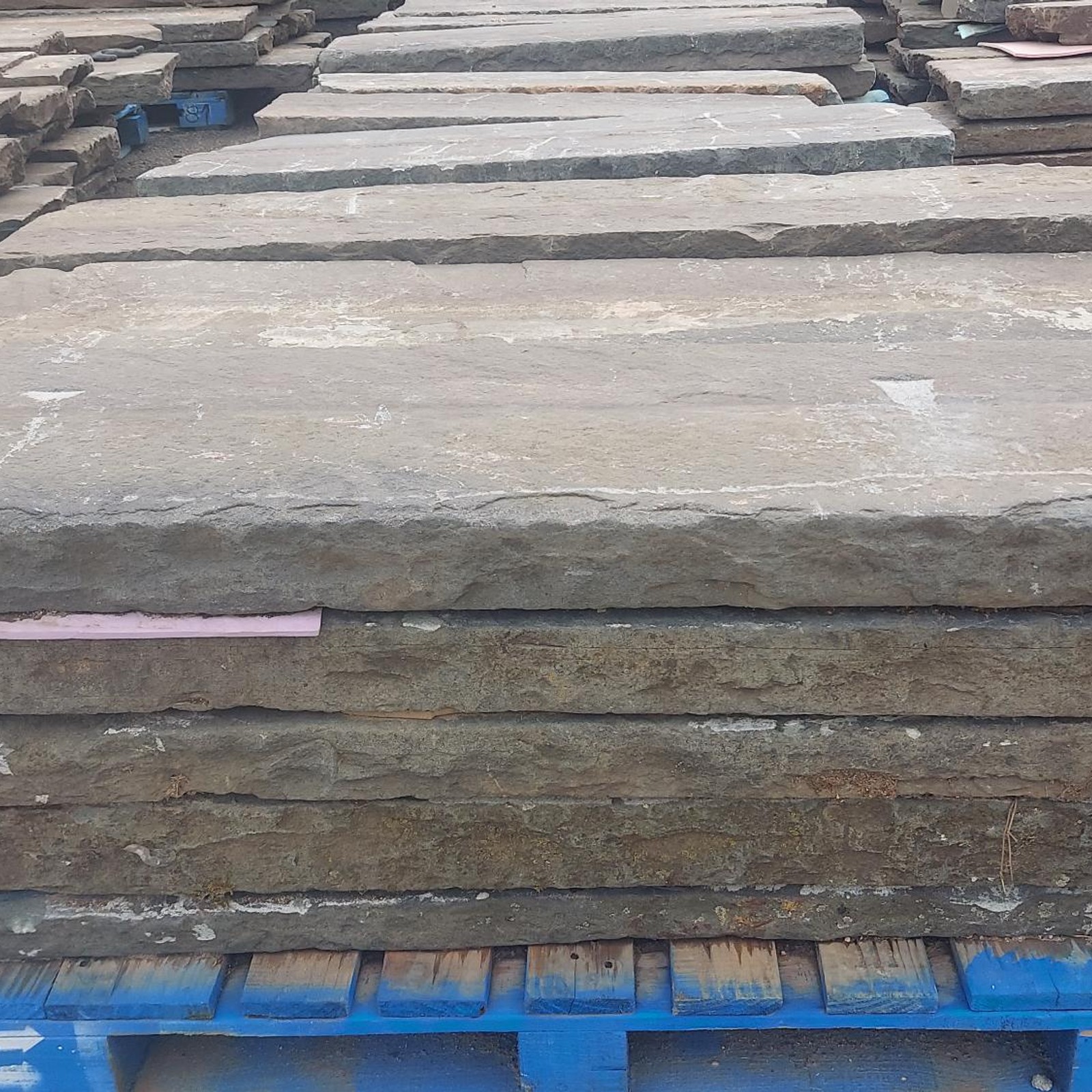 reclaimed-curbing-bluestone-product-pallet