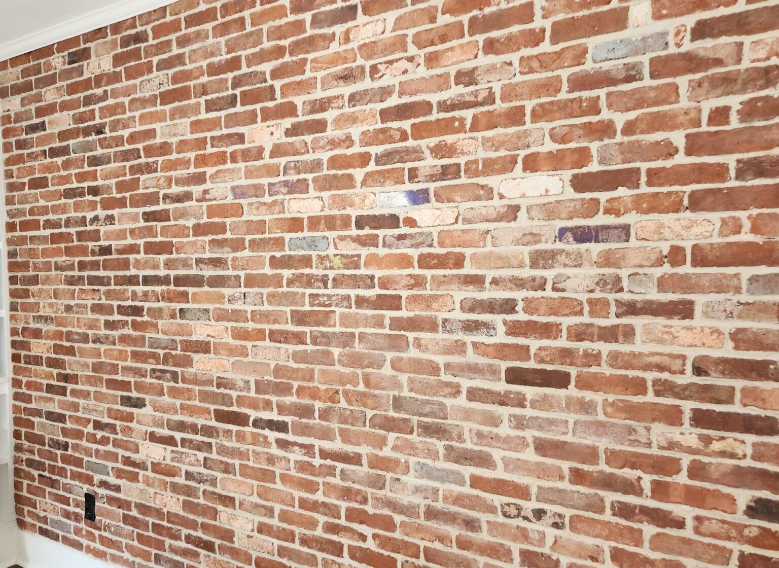 brick-accent-wall-cloe-up