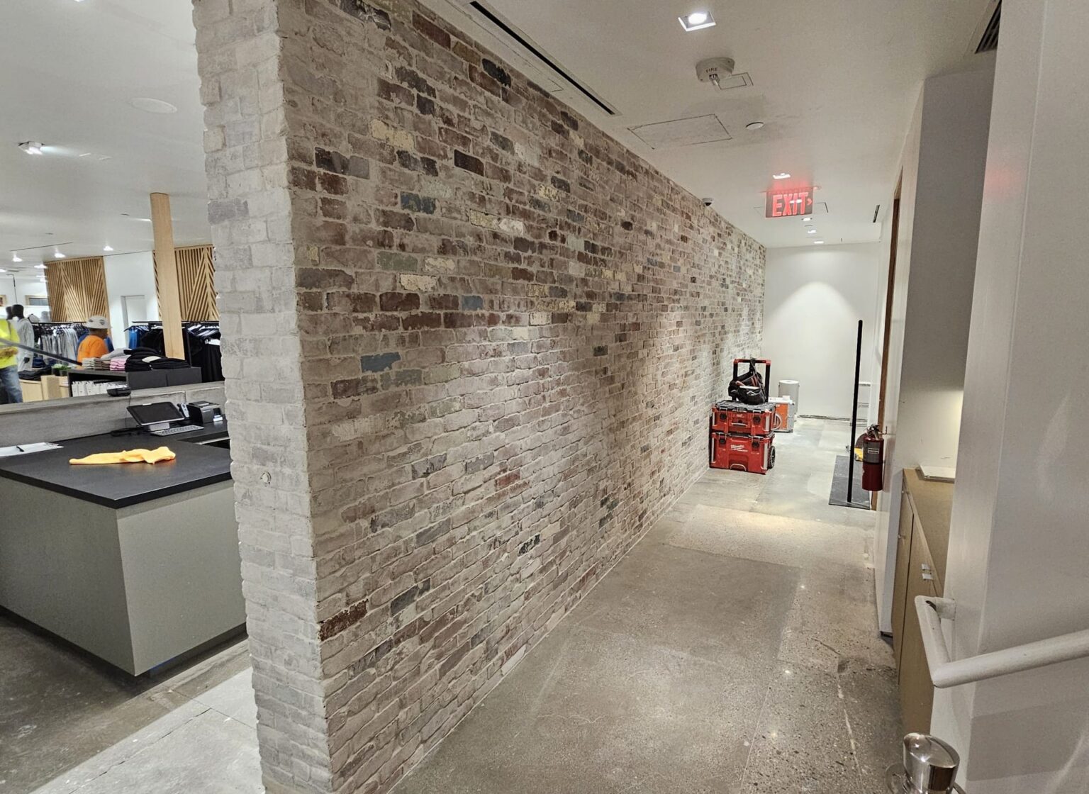 brick-accent-wall-whitewash
