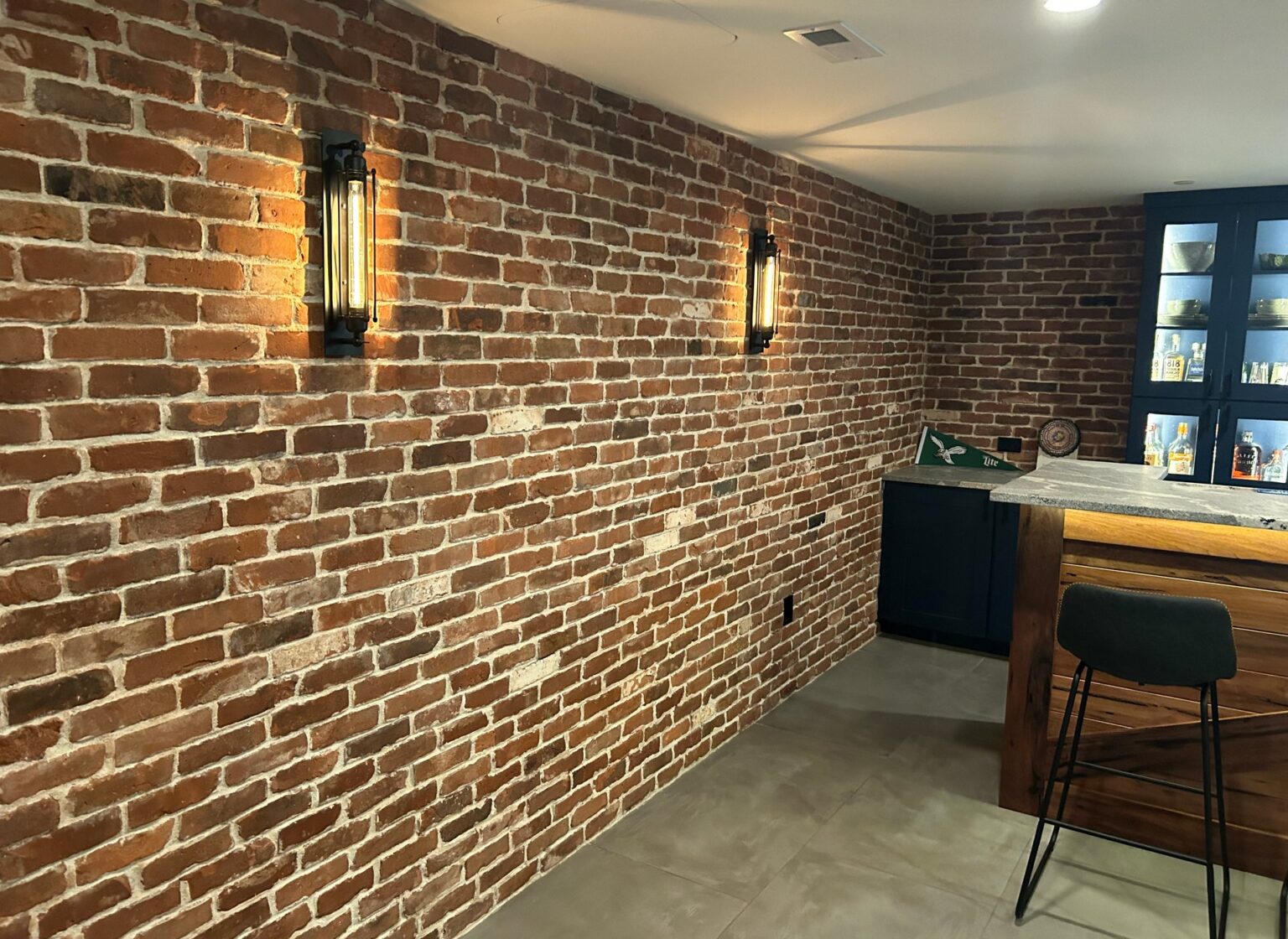 reclaimed-brick-tile-home-bar-2