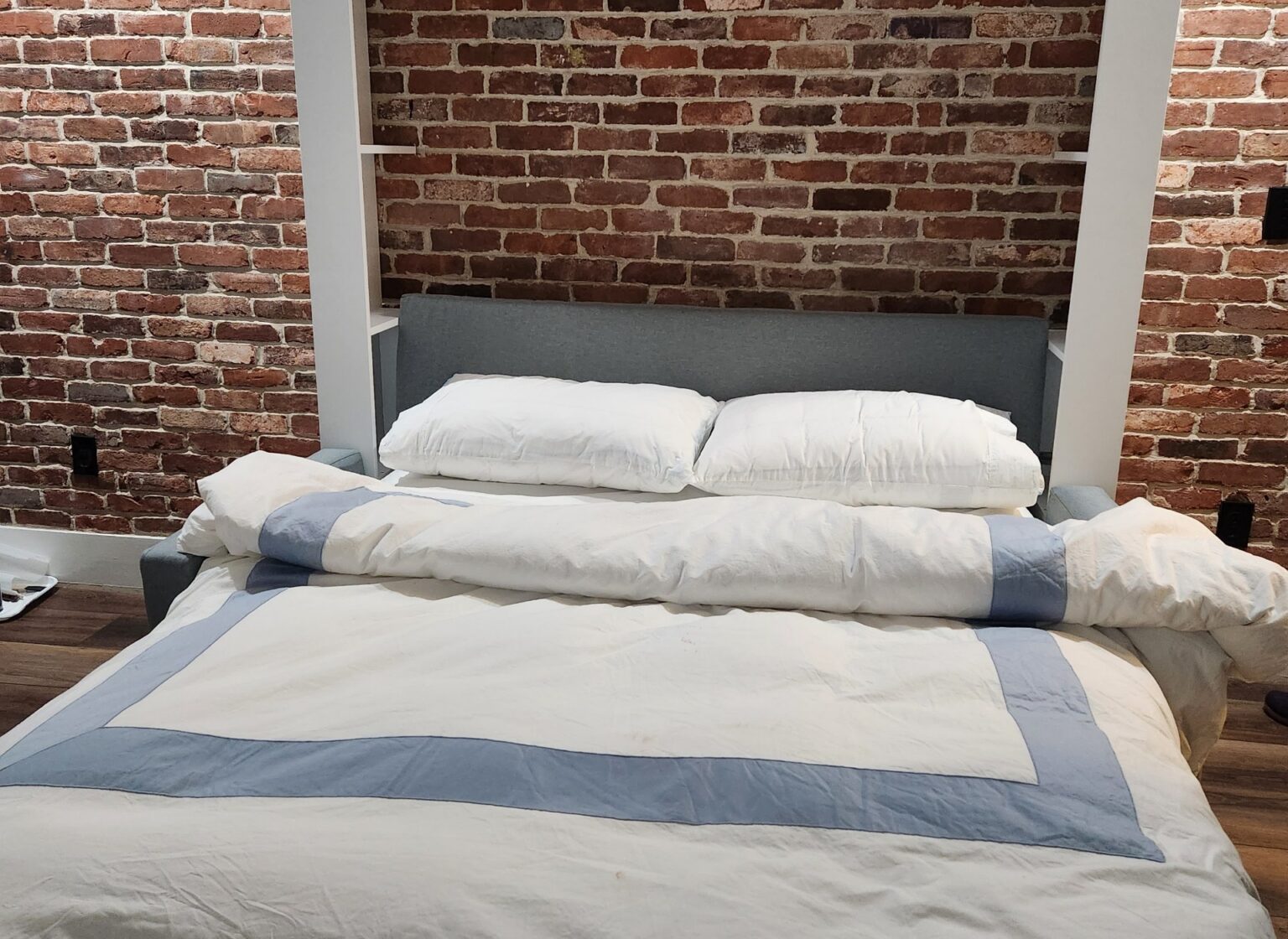 brick-accent-wall-bedroom-2