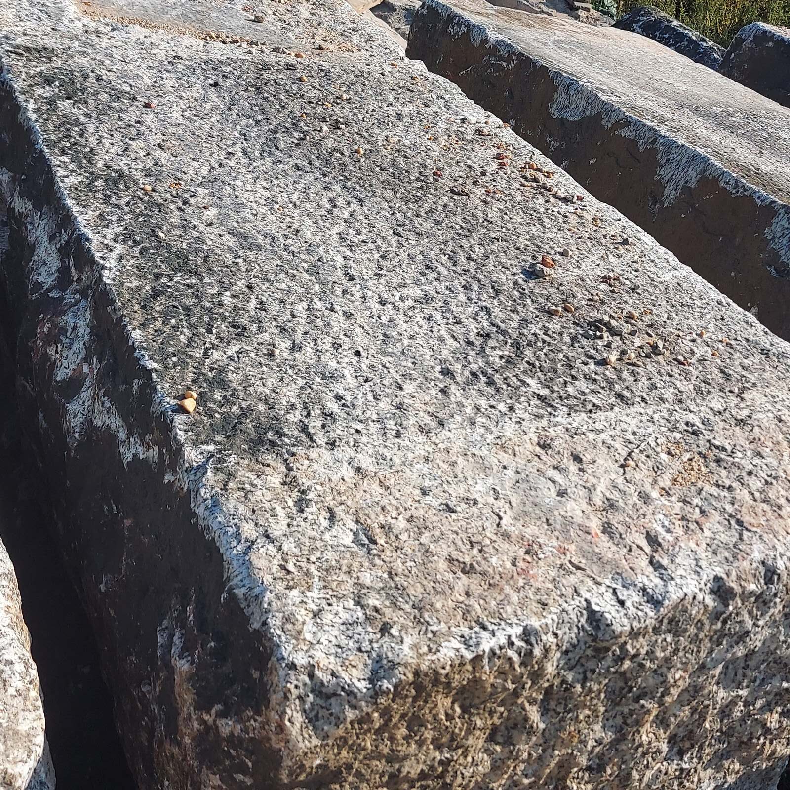 reclaimed-stone-wall-block-dimensional-yard-2