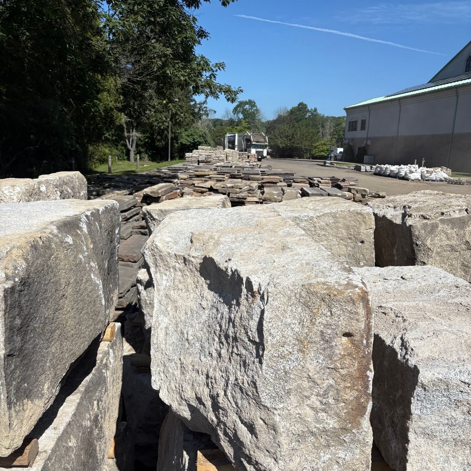 reclaimed-stone-wall-block-semi-dimensional-yard