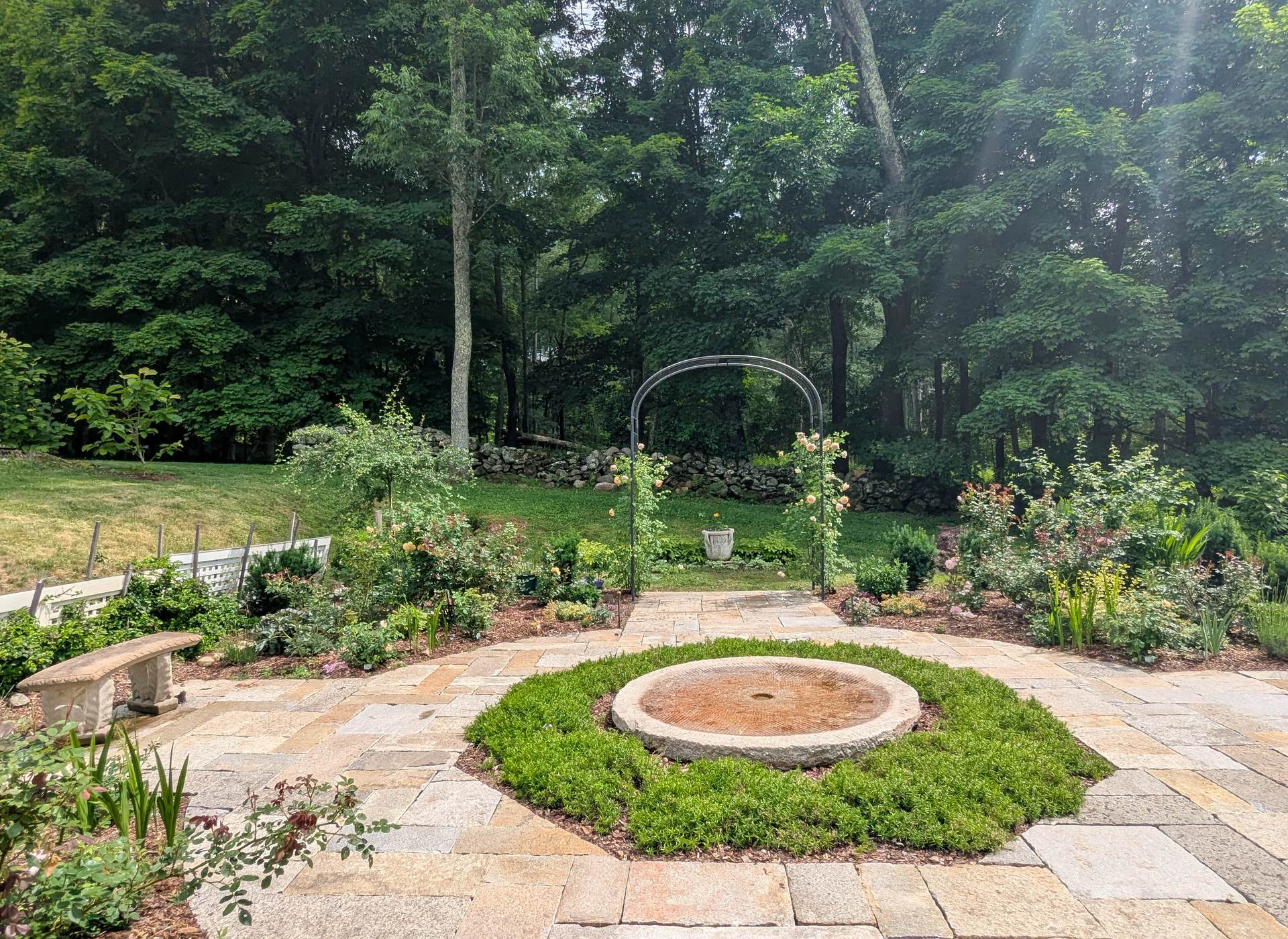 rustic-landscape-ideas-reclaimed-millstone-fountain-2