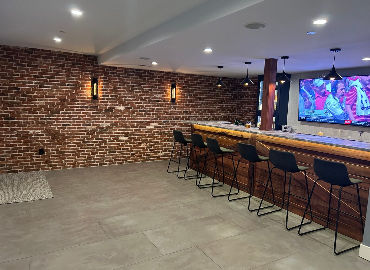 reclaimed-brick-tile-home-bar