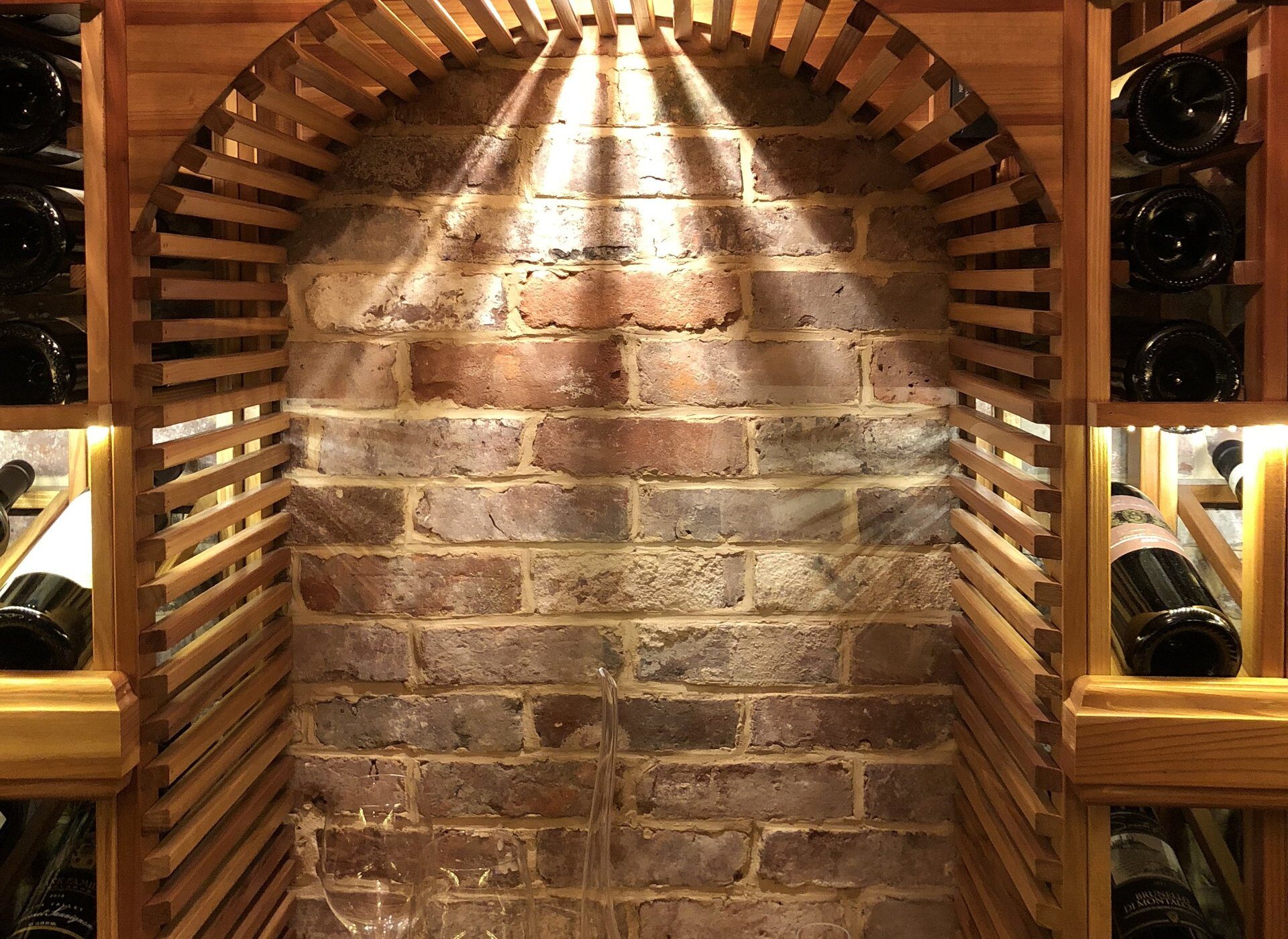 reclaimed-brick-wine-cellar__1_