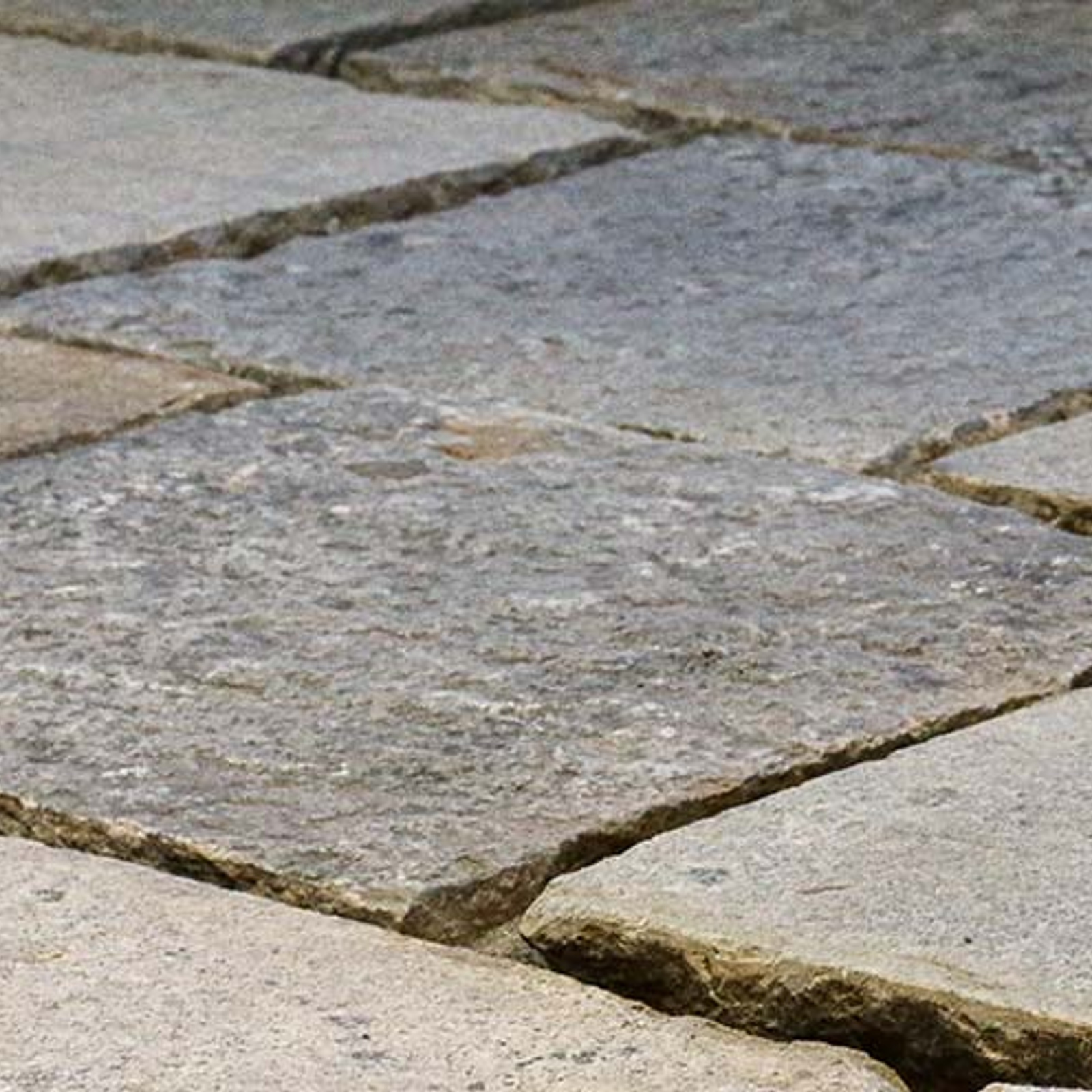 Reclaimed-granite-paving-squares-hero
