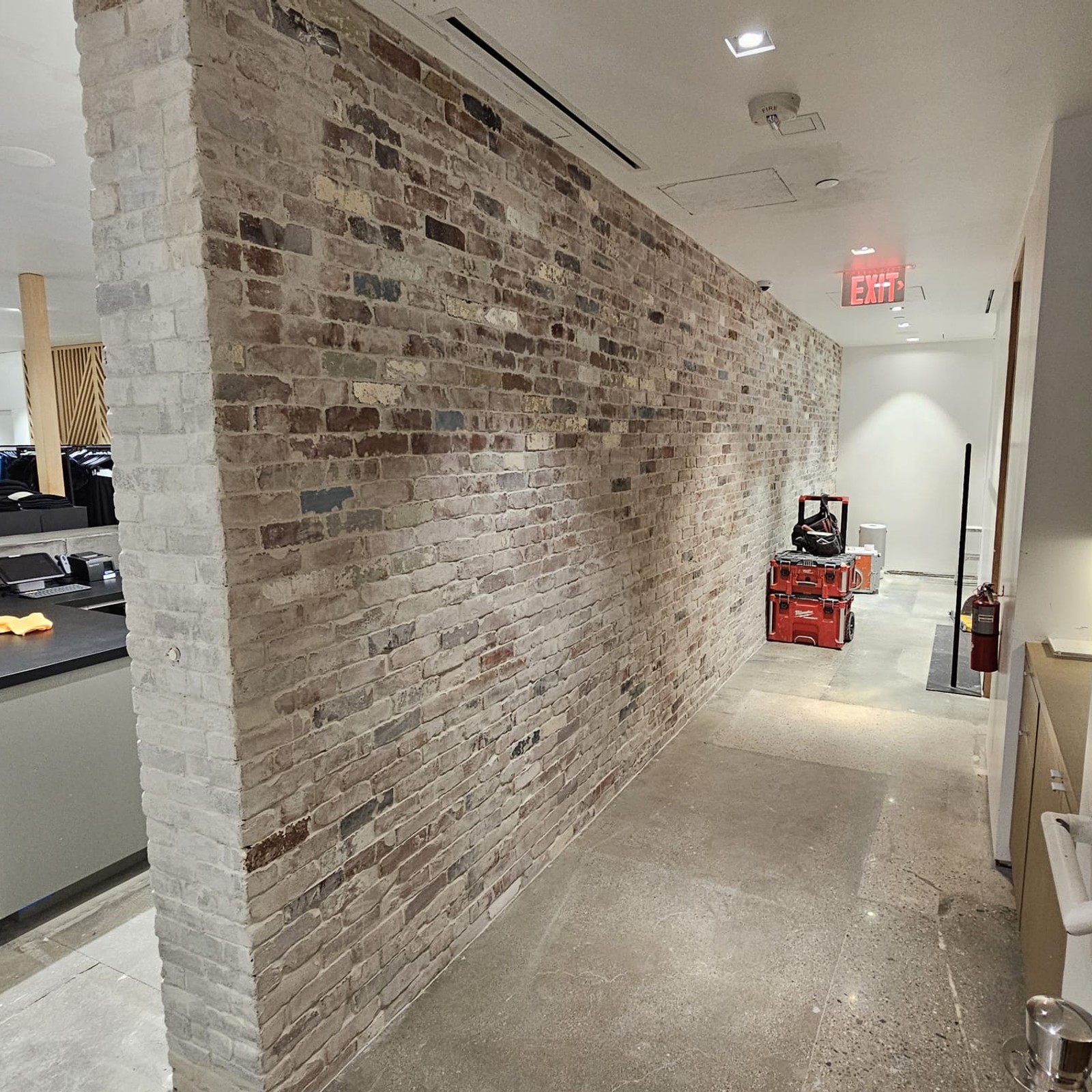 AloYoga-BeverlyHills-Wall-WhiteWash-2024
