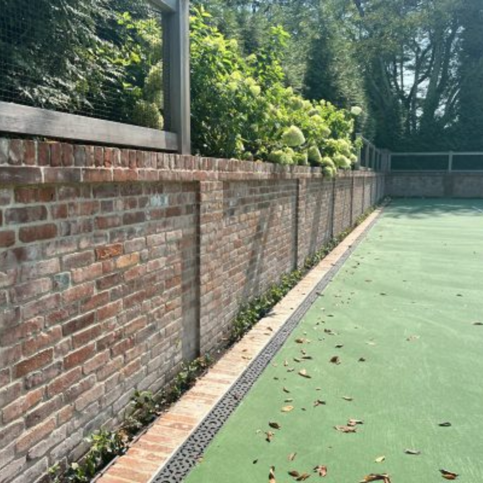 Reclaimed-face-brick-NE-mill-blend-tennis-court-fence-1-scaled-e1738765203672