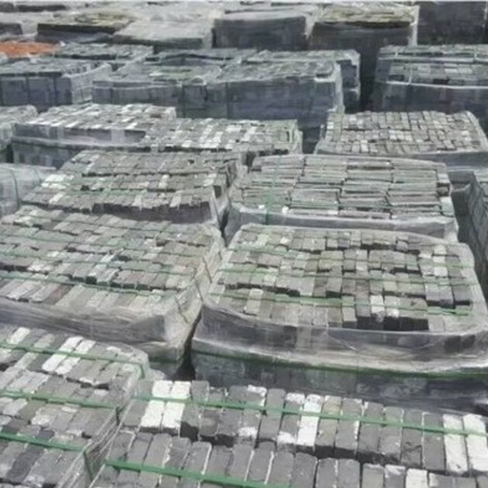antique-grey-brick-pallets