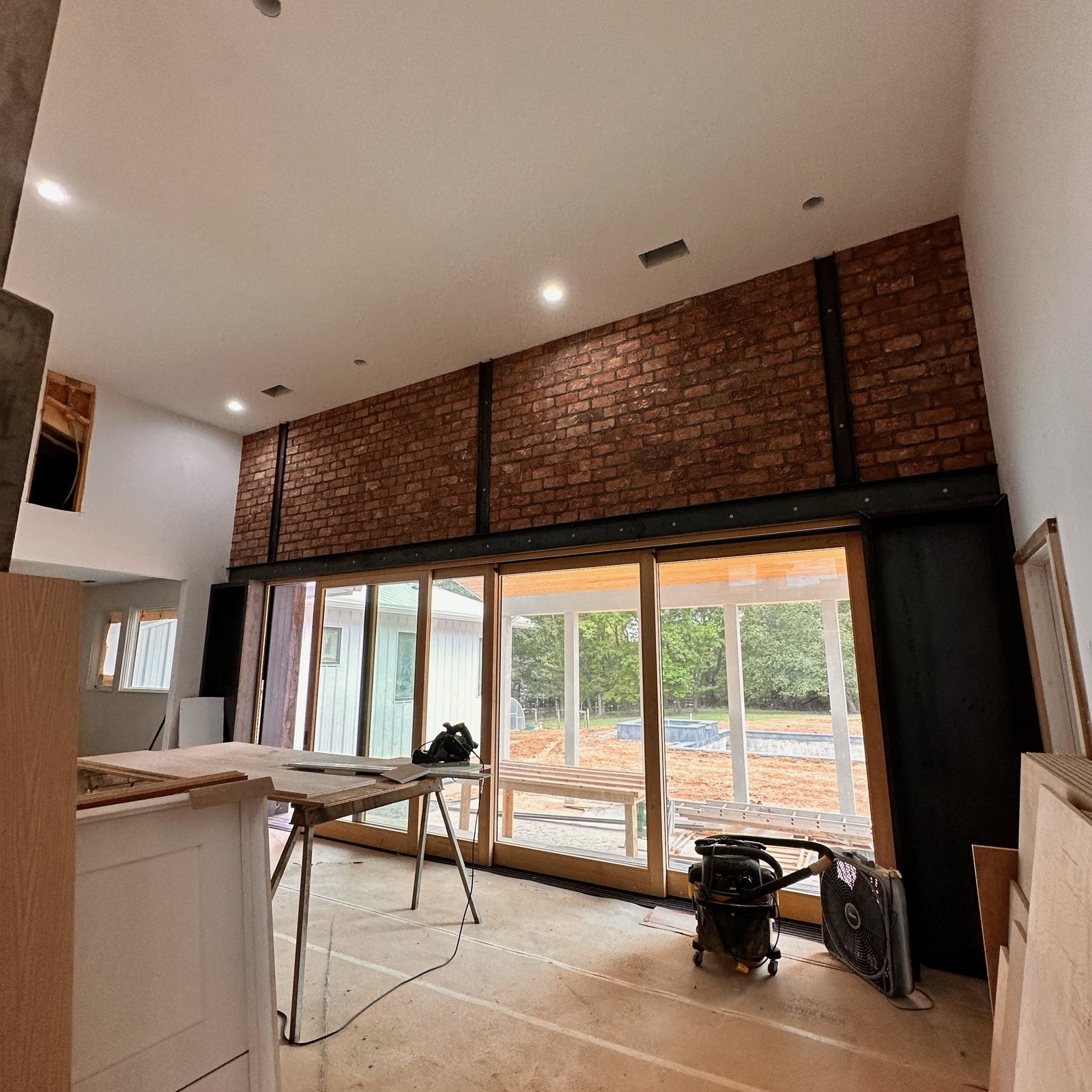 flooronwall_2024_4_